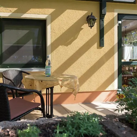 Дом отдыха Cozy Escape In Walthersdorf, Cleaning Included *
