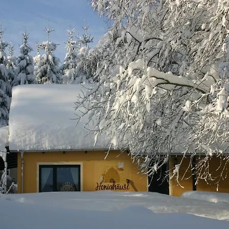 Дом отдыха Cozy Escape In Walthersdorf, Cleaning Included Walthersdorf (Crottendorf)